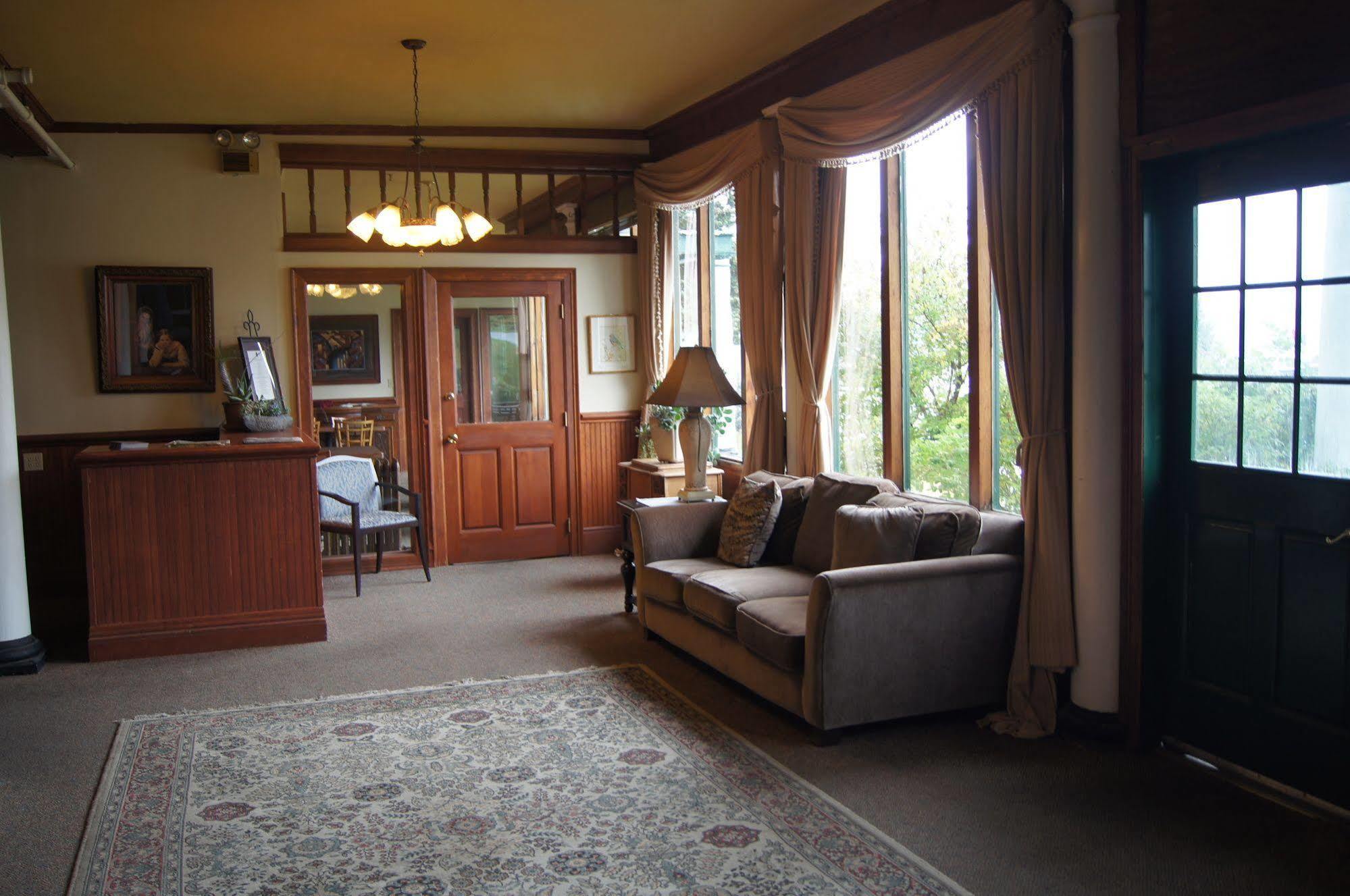 Hotel Halsingland Haines Extérieur photo