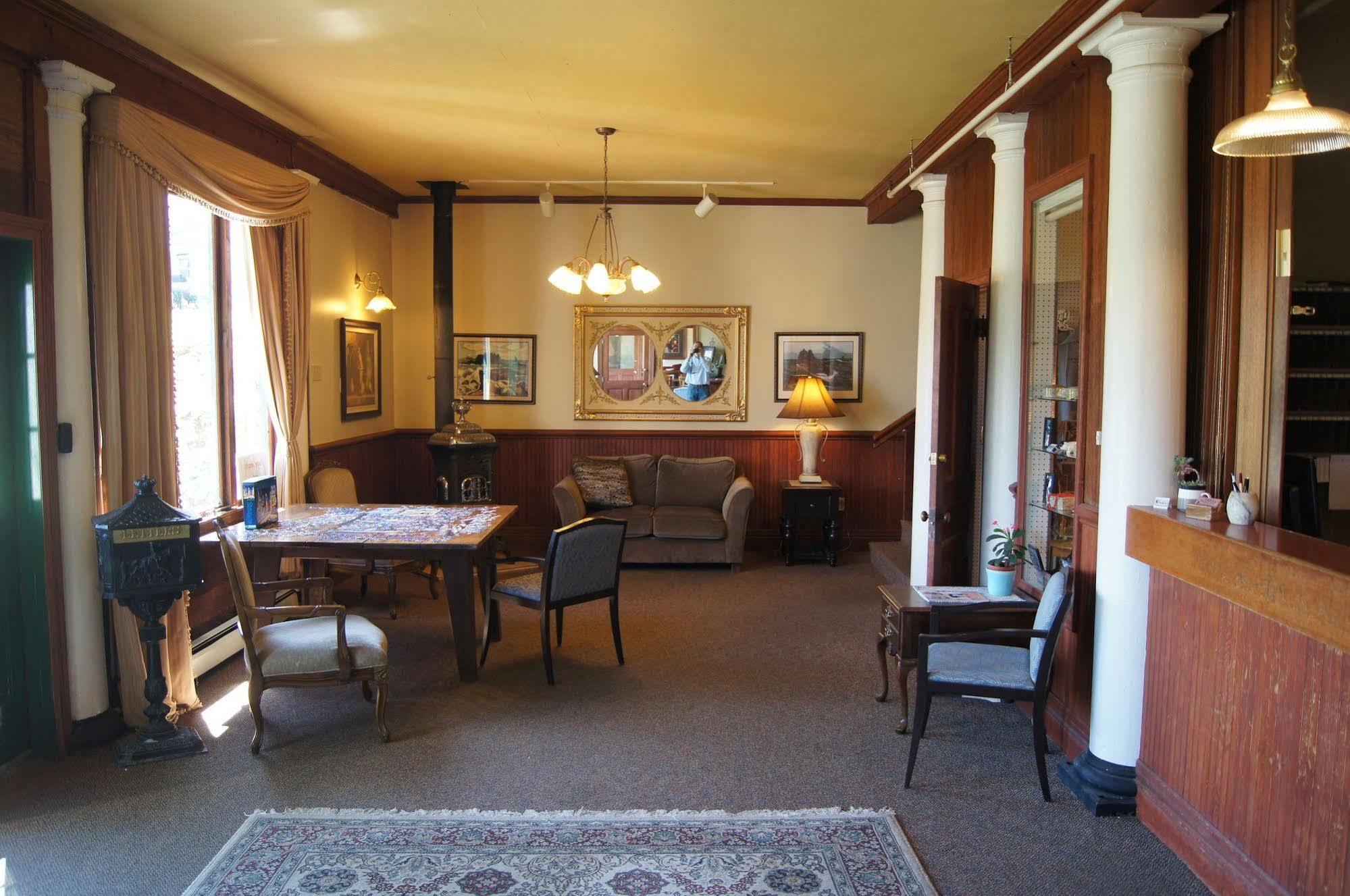 Hotel Halsingland Haines Extérieur photo